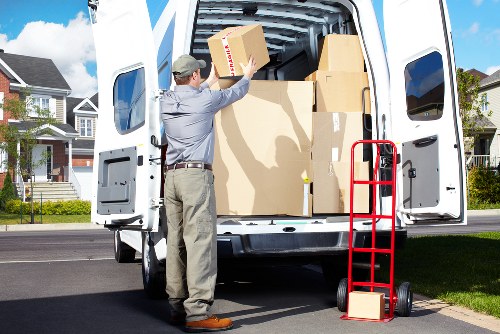 Low-carbon van used for a sustainable local move